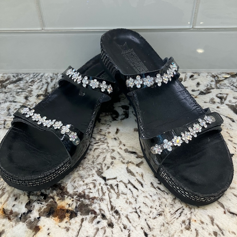 Mephisto black patent rhinestone sandals sz 39